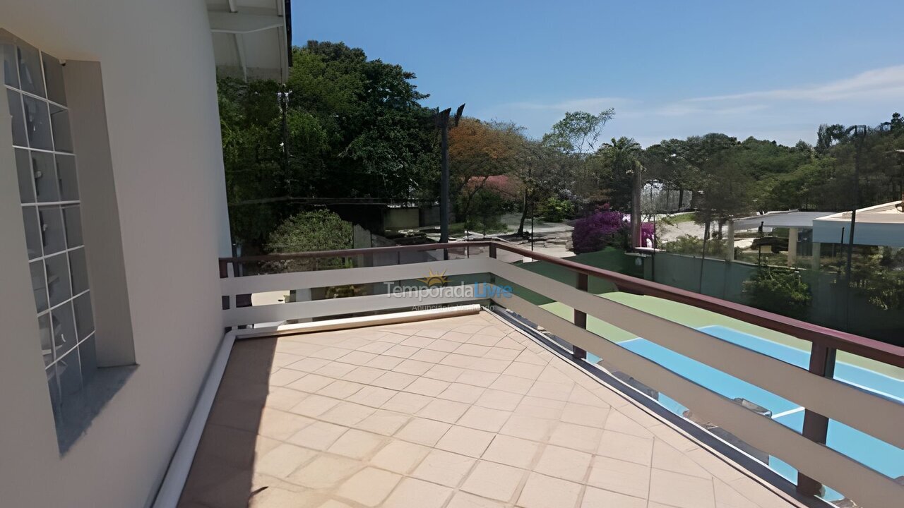 Granja para alquiler de vacaciones em Bertioga (Riviera de São Lourenço)