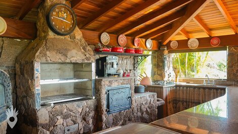 Casa con piscina y zona gourmet en Indaiatuba