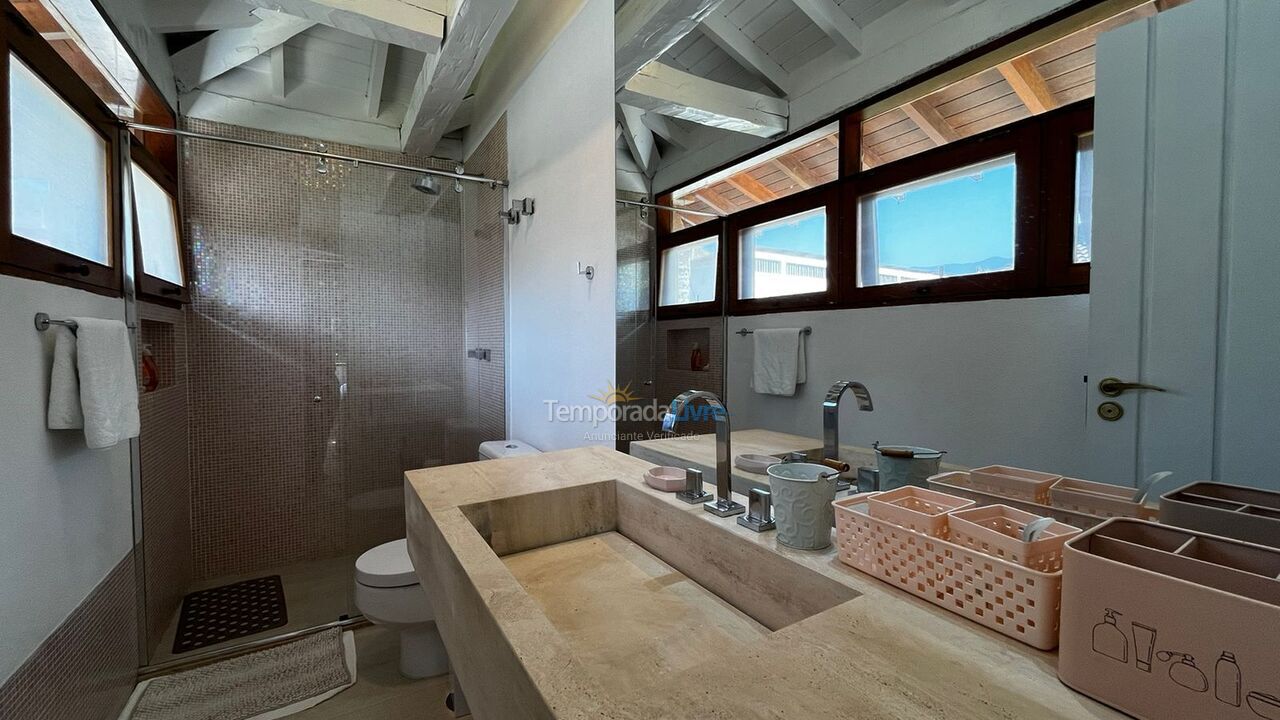 Casa para alquiler de vacaciones em São Sebastião (Praia da Baleia)