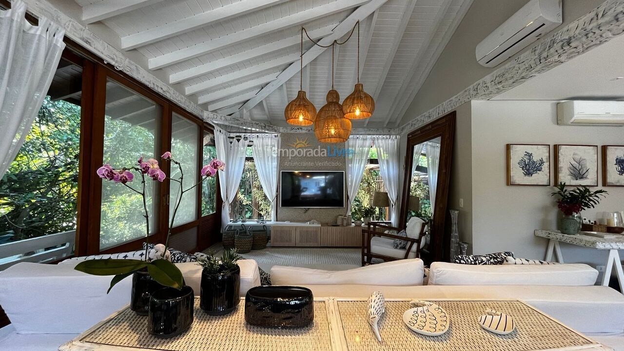 Casa para alquiler de vacaciones em São Sebastião (Praia da Baleia)