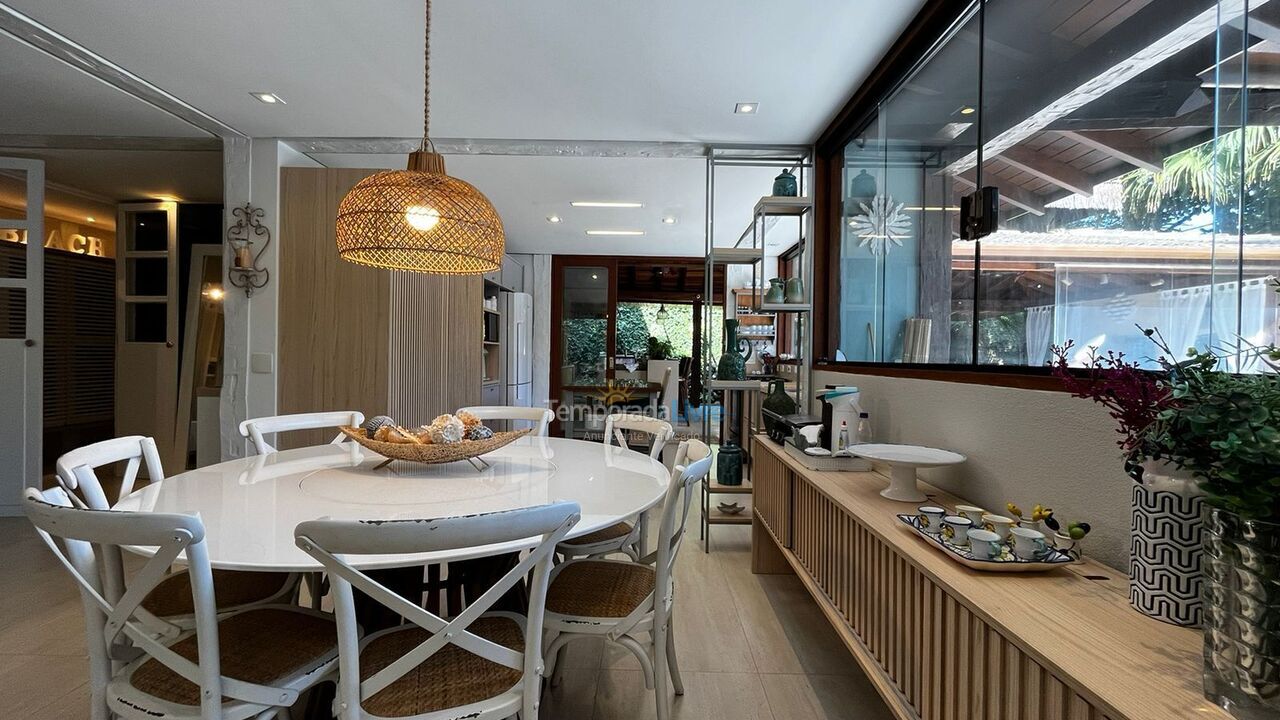 Casa para alquiler de vacaciones em São Sebastião (Praia da Baleia)