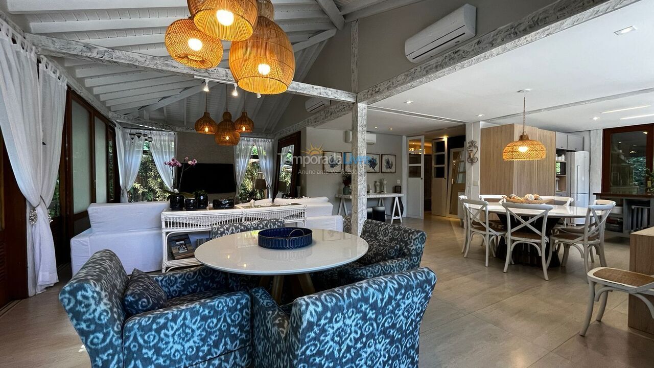 Casa para alquiler de vacaciones em São Sebastião (Praia da Baleia)