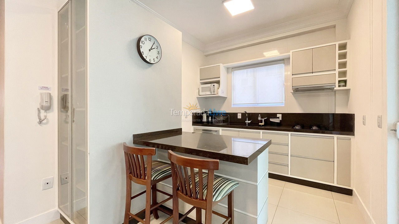 Apartamento para aluguel de temporada em Itapema (Meia Praia)