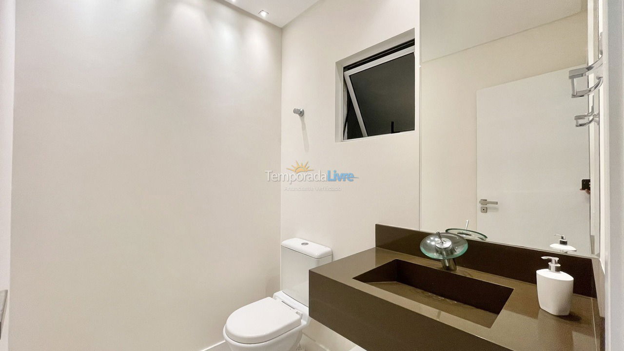 Apartamento para aluguel de temporada em Itapema (Meia Praia)