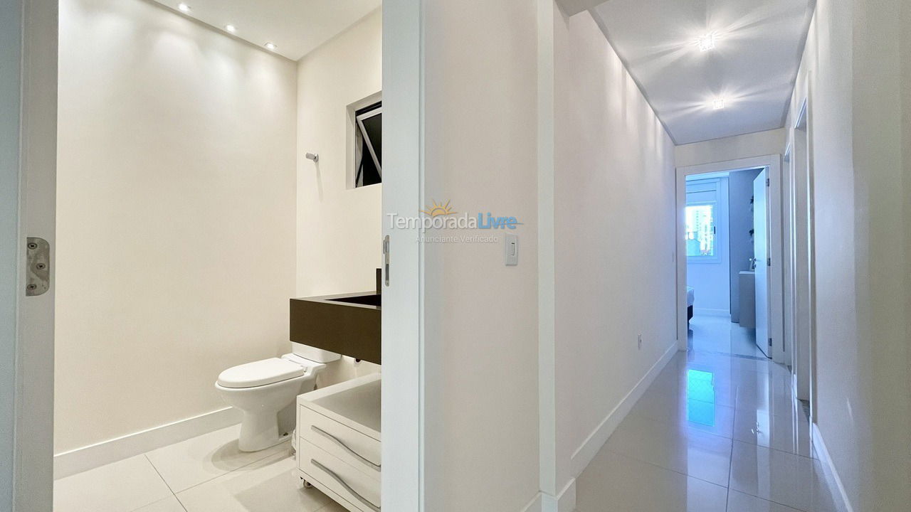 Apartamento para aluguel de temporada em Itapema (Meia Praia)