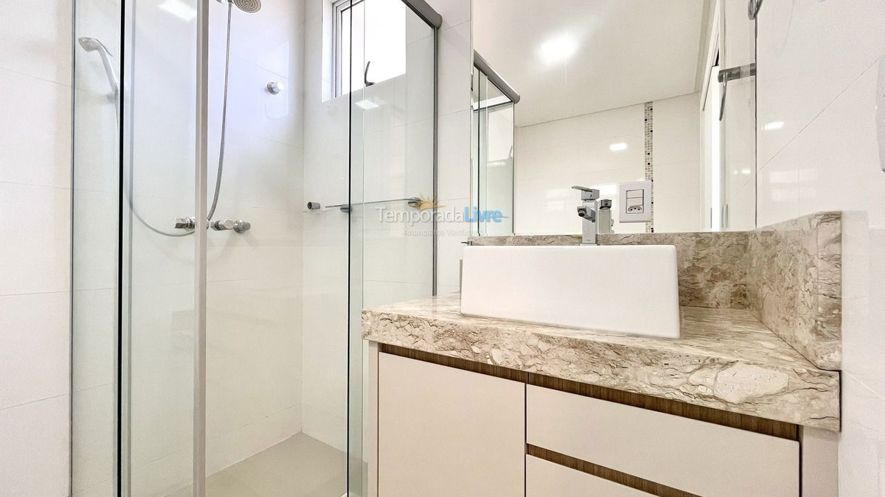 Apartamento para aluguel de temporada em Itapema (Meia Praia)