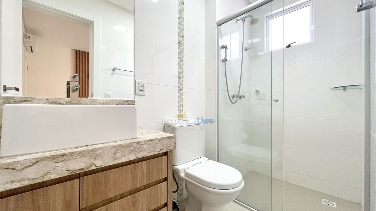 Apartamento para aluguel de temporada em Itapema (Meia Praia)
