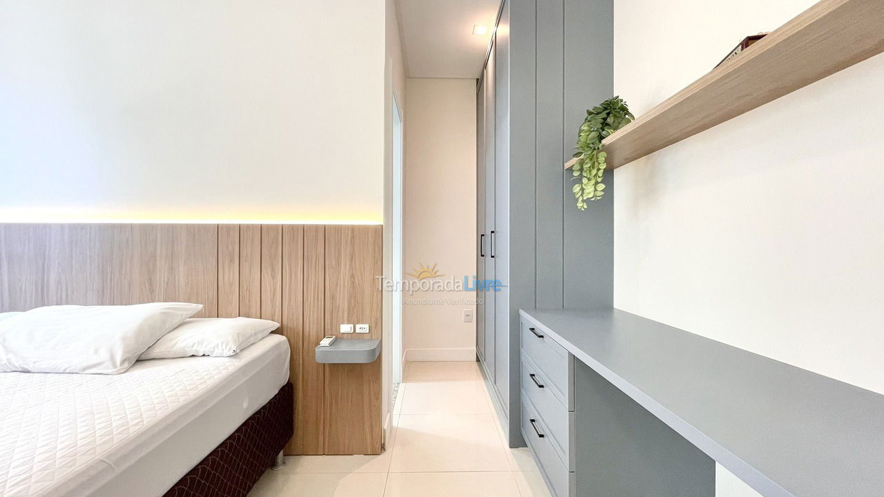 Apartamento para aluguel de temporada em Itapema (Meia Praia)