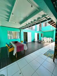 Espaçosa casa no Mariscal com piscina para até 25 pessoas