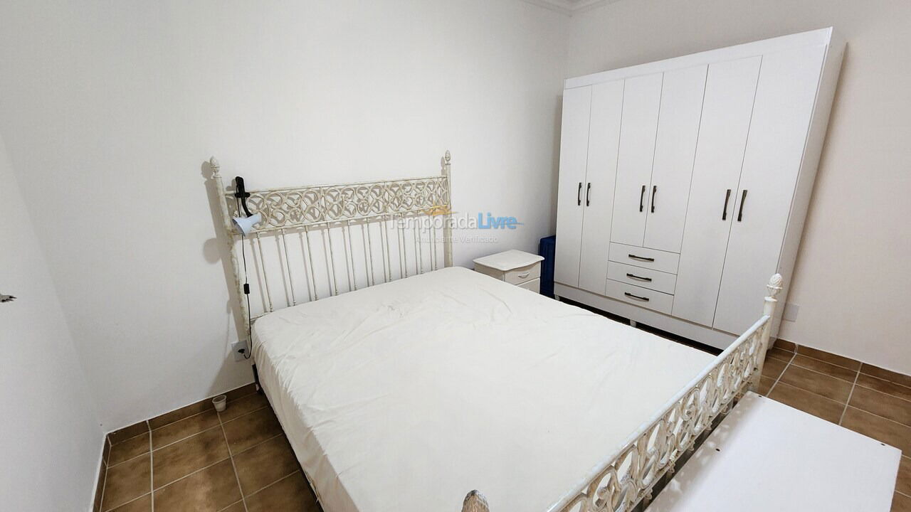 Apartamento para aluguel de temporada em Guarujá (Pitangueiras)