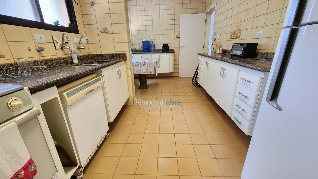 Apartamento para aluguel de temporada em Guarujá (Pitangueiras)