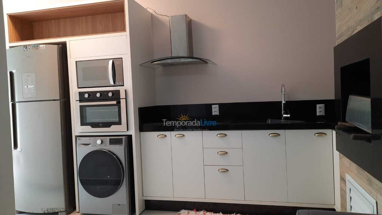 Apartamento para aluguel de temporada em Bombinhas (Canto Grande)