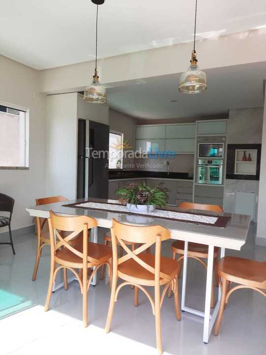 Apartamento para aluguel de temporada em Bombinhas (Canto Grande)