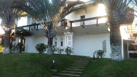 Casa com Piscina Jurerê