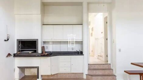 Casa com Piscina Jurerê