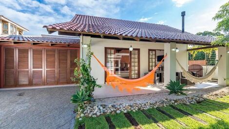 4-bedroom holiday home