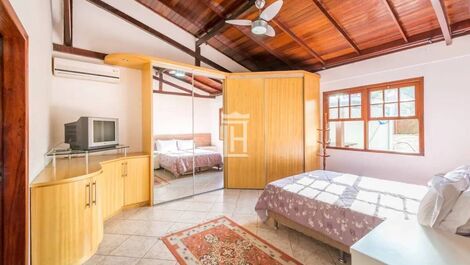 4-bedroom holiday home