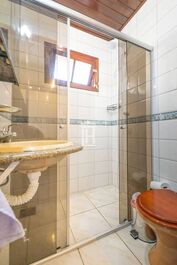 4-bedroom holiday home