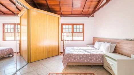 4-bedroom holiday home