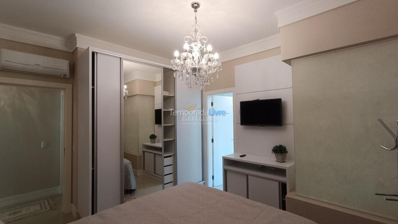 Apartment for vacation rental in Itapema (Meia Praia)