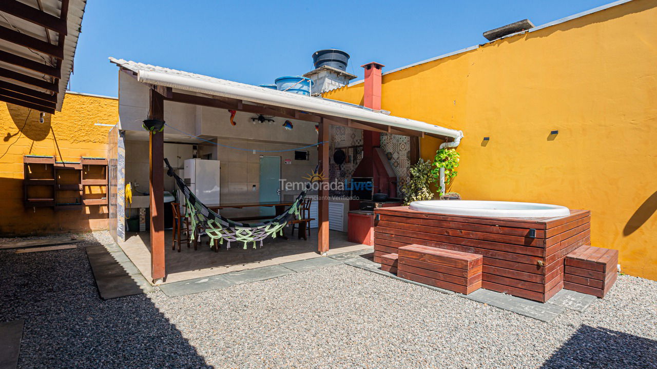 Casa para aluguel de temporada em Navegantes (Meia Praia)