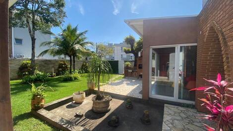 Belíssima casa disponível para réveillon.