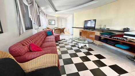 Seasonal rental facing the sea with 3 suites in downtown Balneário Camboriú