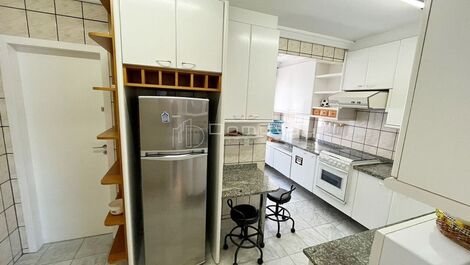 Seasonal rental facing the sea with 3 suites in downtown Balneário Camboriú