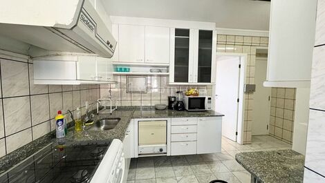 Seasonal rental facing the sea with 3 suites in downtown Balneário Camboriú