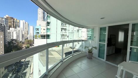 Seasonal rental: 2 suites, 2 parking spaces, downtown Balneário Camboriú