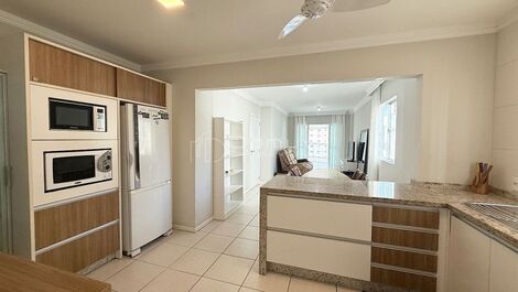 Seasonal rental: 2 suites, 2 parking spaces, downtown Balneário Camboriú