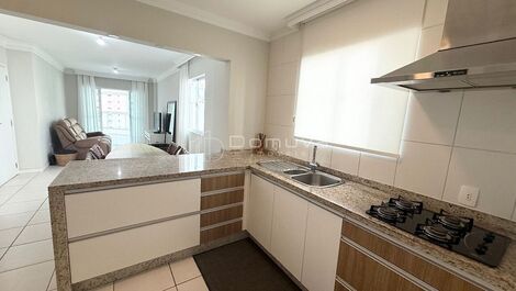 Seasonal rental: 2 suites, 2 parking spaces, downtown Balneário Camboriú