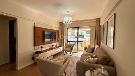 Seasonal rental on the seafront with 3 bedrooms in the center of Balneário Camboriú
