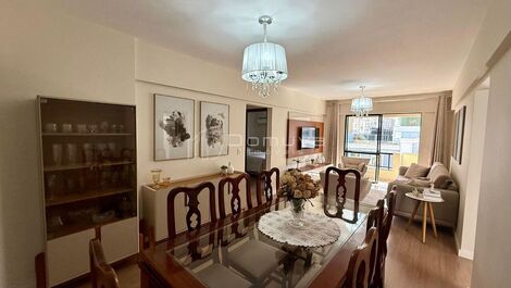 Seasonal rental on the seafront with 3 bedrooms in the center of Balneário Camboriú