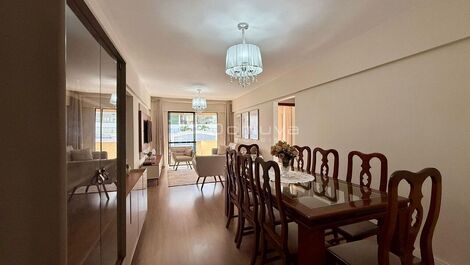 Seasonal rental on the seafront with 3 bedrooms in the center of Balneário Camboriú