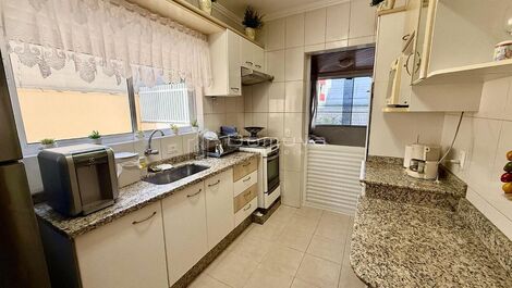 Seasonal rental 2 bedrooms, including 1 suite, downtown Balneário Camboriú