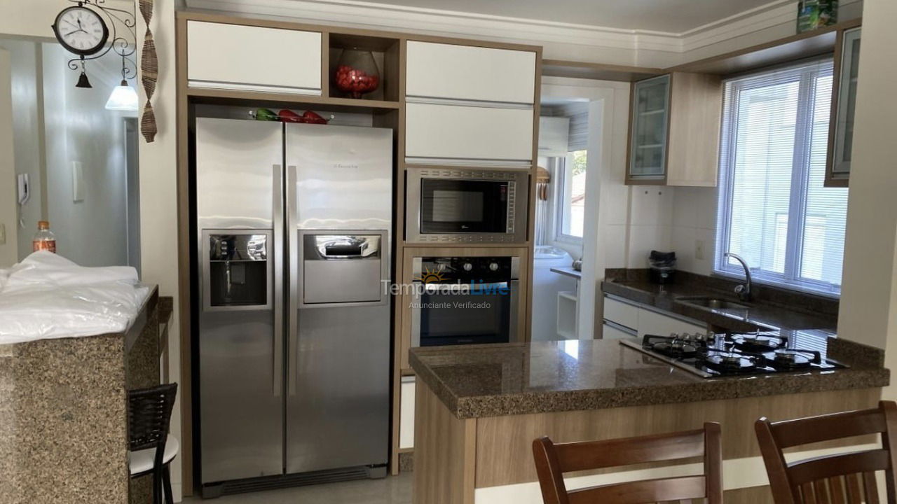 Apartamento para alquiler de vacaciones em Bombinhas (Praia de Bombas)