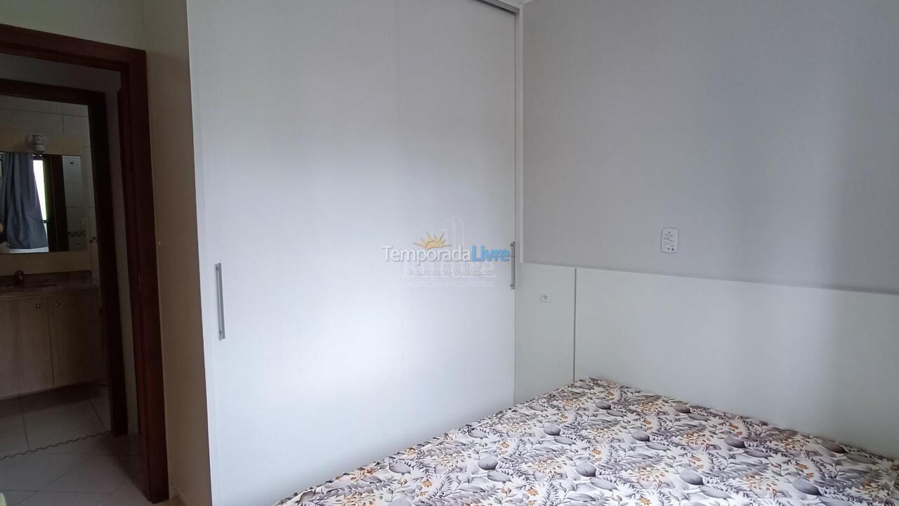 Apartamento para aluguel de temporada em Itapema (Meia Praia)