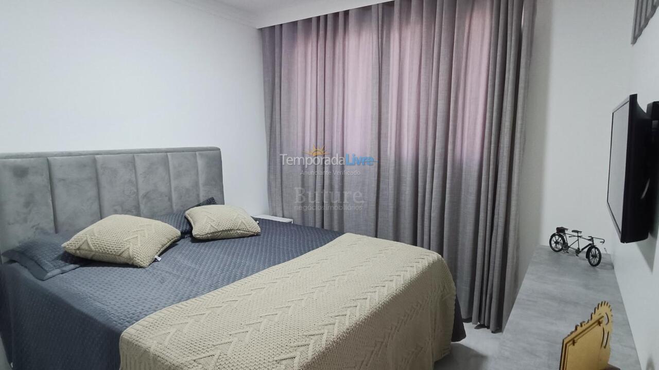 Apartamento para aluguel de temporada em Itapema (Meia Praia)