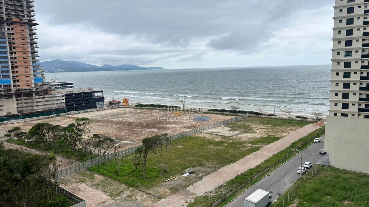 Apartamento para aluguel de temporada em Itapema (Meia Praia)