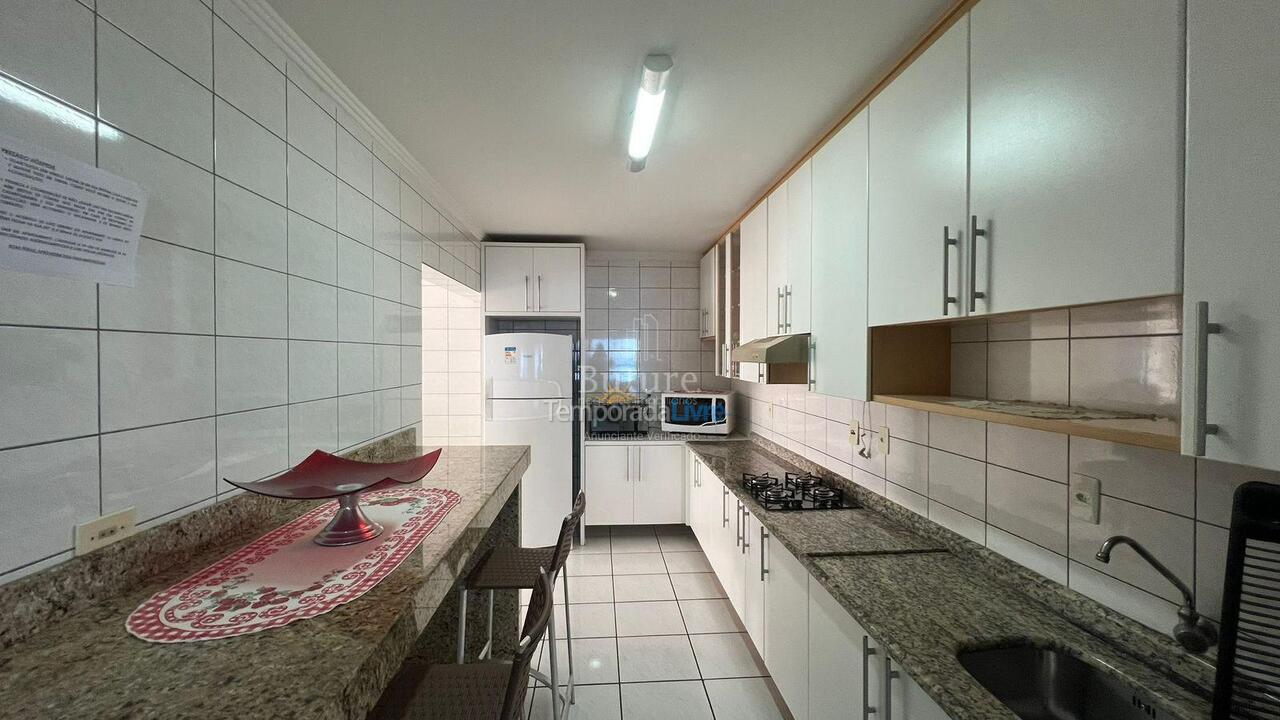Apartamento para aluguel de temporada em Itapema (Meia Praia)