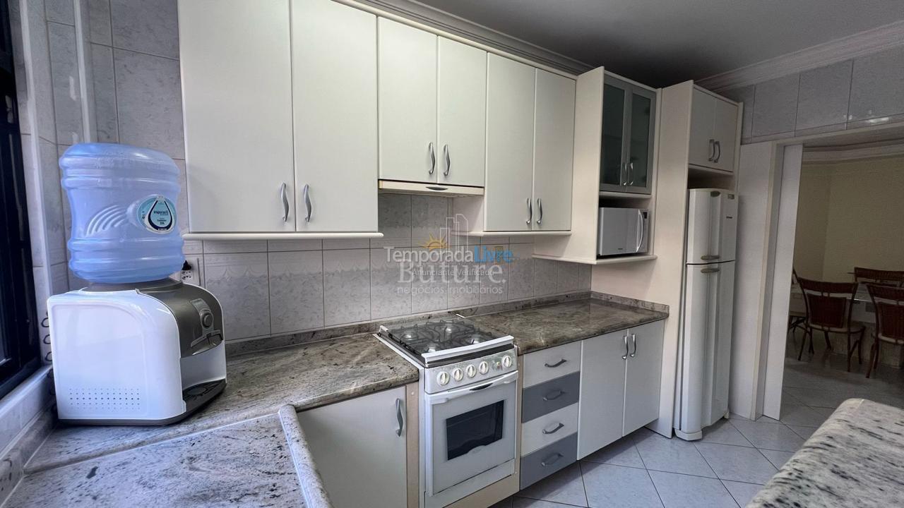 Apartamento para aluguel de temporada em Itapema (Meia Praia)