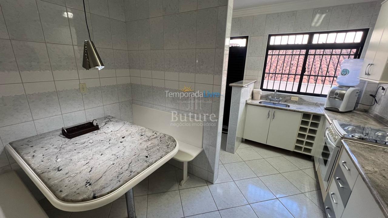 Apartamento para aluguel de temporada em Itapema (Meia Praia)
