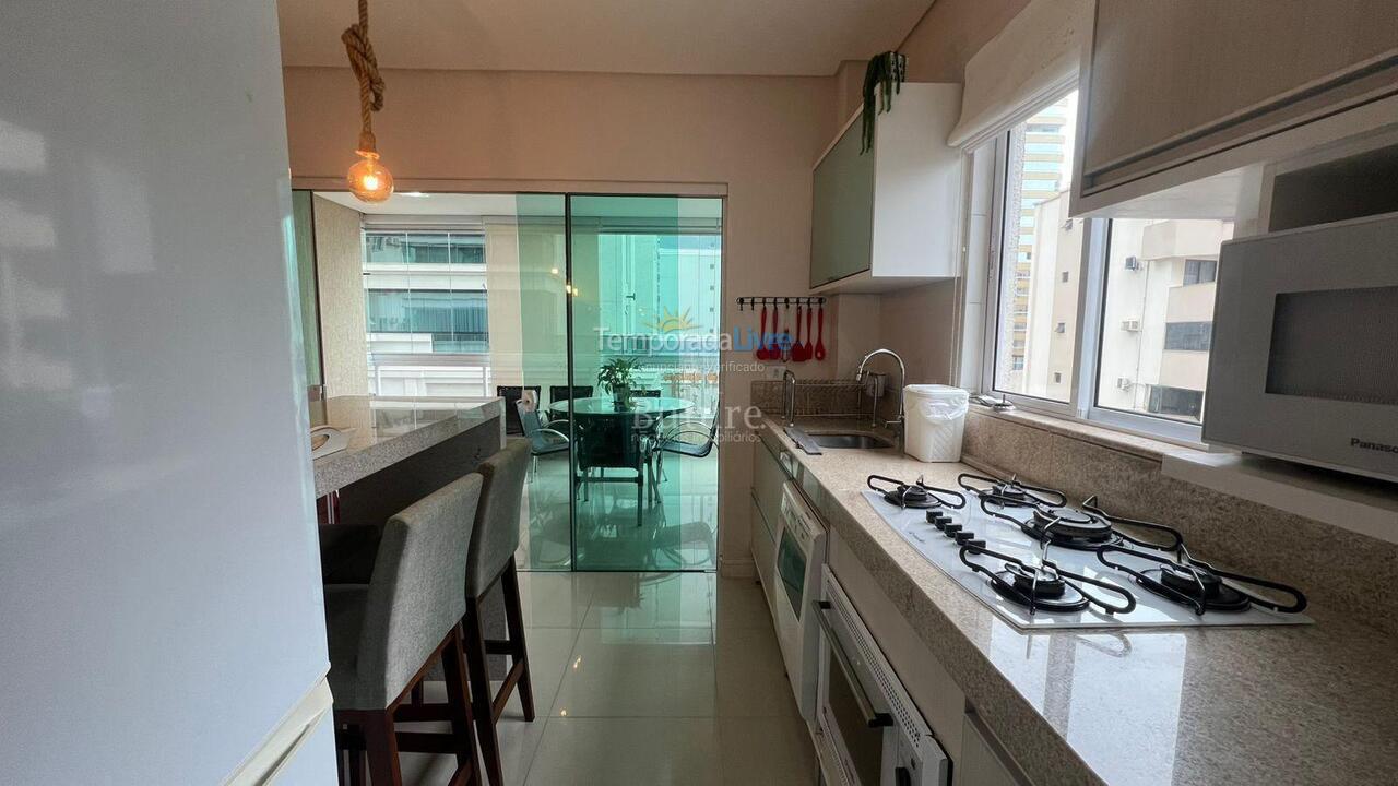Apartamento para aluguel de temporada em Itapema (Meia Praia)