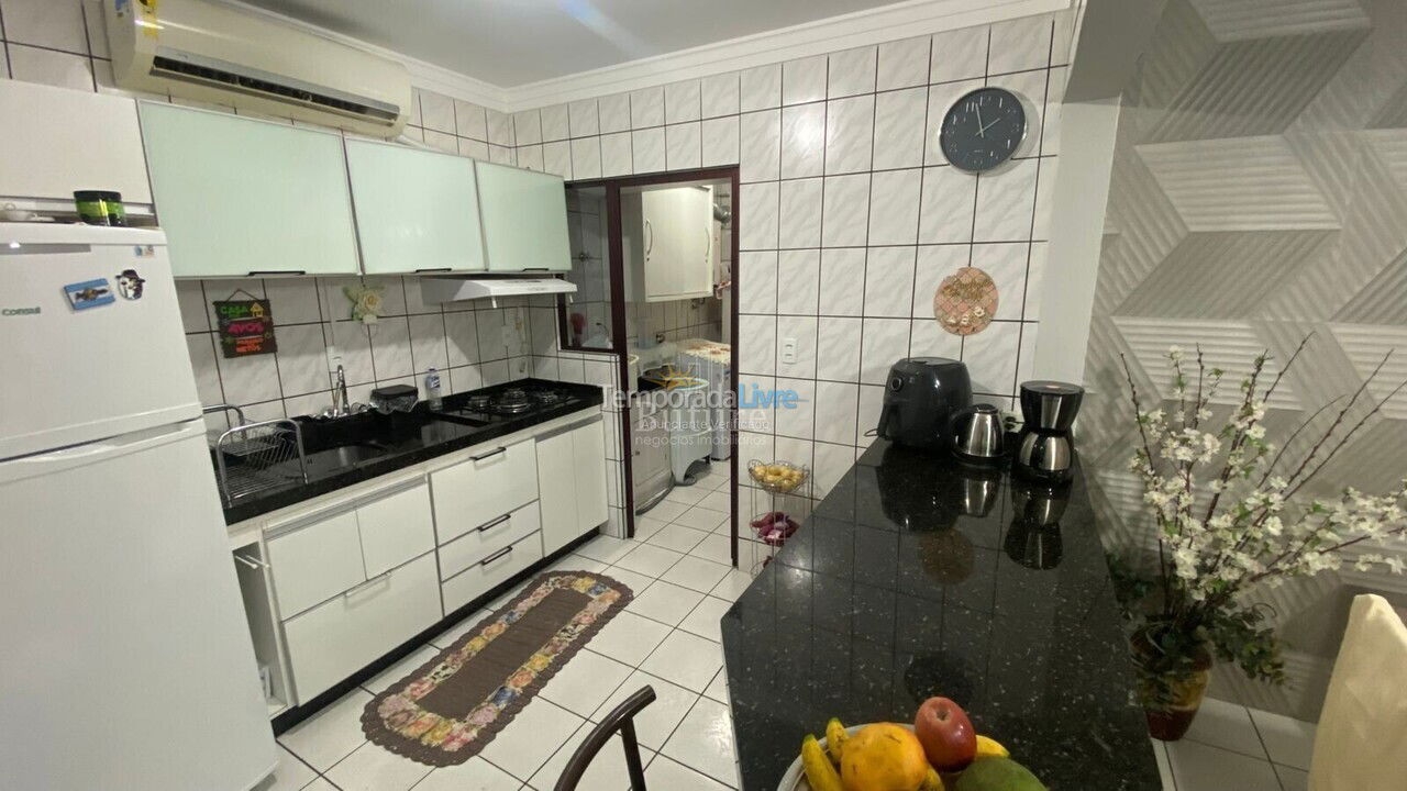 Apartamento para aluguel de temporada em Itapema (Meia Praia)
