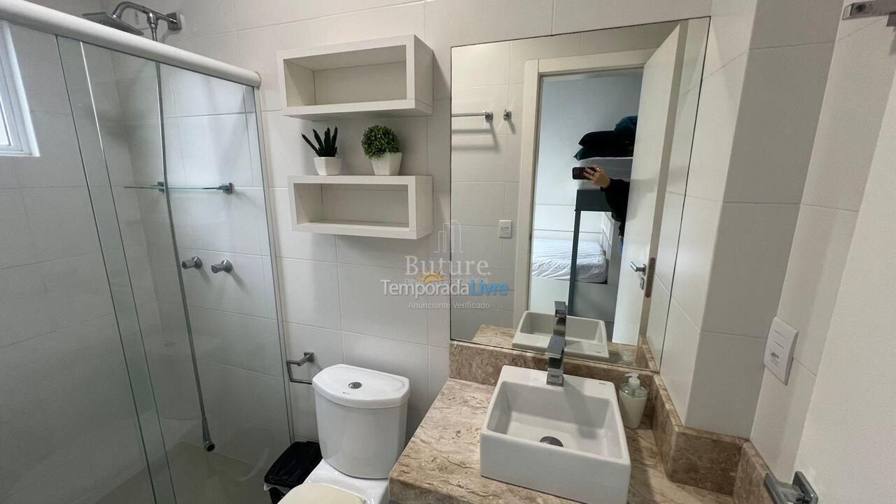 Apartamento para aluguel de temporada em Itapema (Meia Praia)