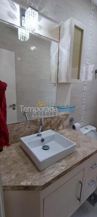 Apartamento para aluguel de temporada em Itapema (Meia Praia)
