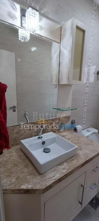 Apartamento para aluguel de temporada em Itapema (Meia Praia)