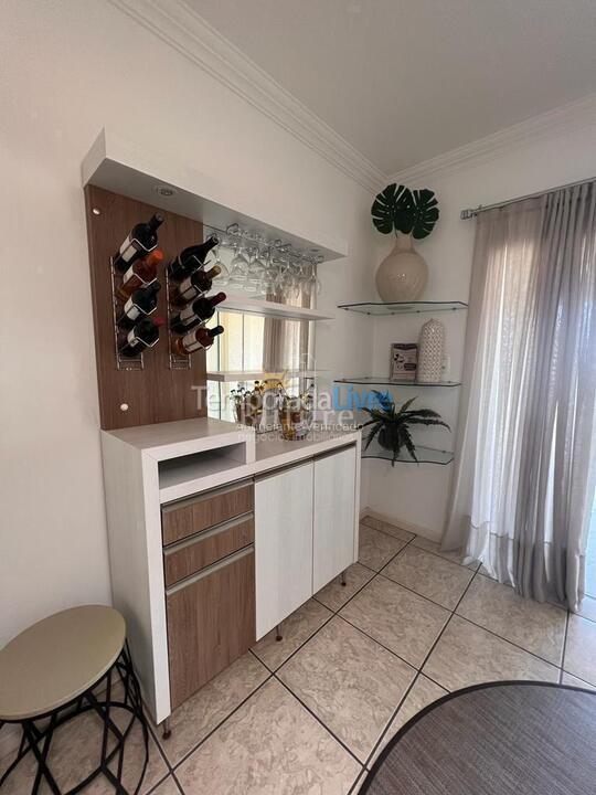 Apartamento para aluguel de temporada em Itapema (Meia Praia)