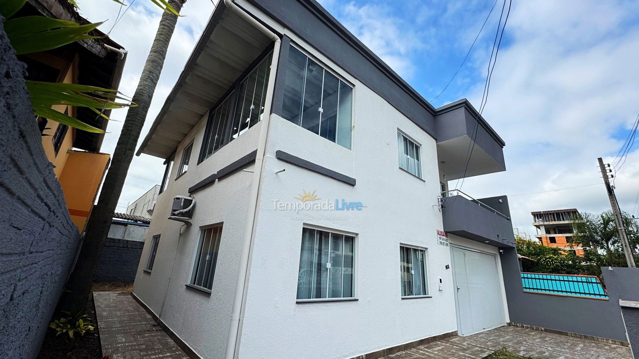 Casa para aluguel de temporada em Bombinhas (Praia de Bombinhas)